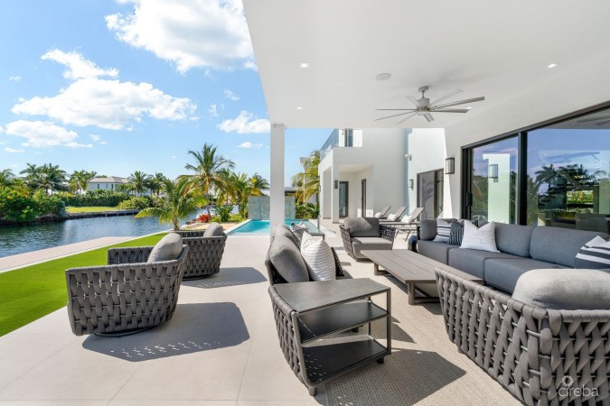 MARQUISE DRIVE LUXURY CANAL FRONT HOME - CRYSTAL HARBOUR