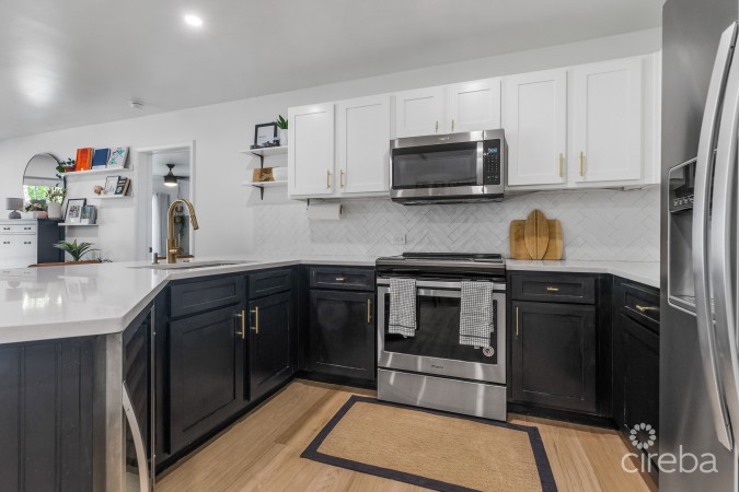 LOVINGLY RENOVATED 3-BED CONDO IN  SUNRISE, PHASE 2