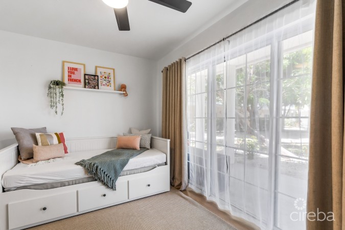 LOVINGLY RENOVATED 3-BED CONDO IN  SUNRISE, PHASE 2