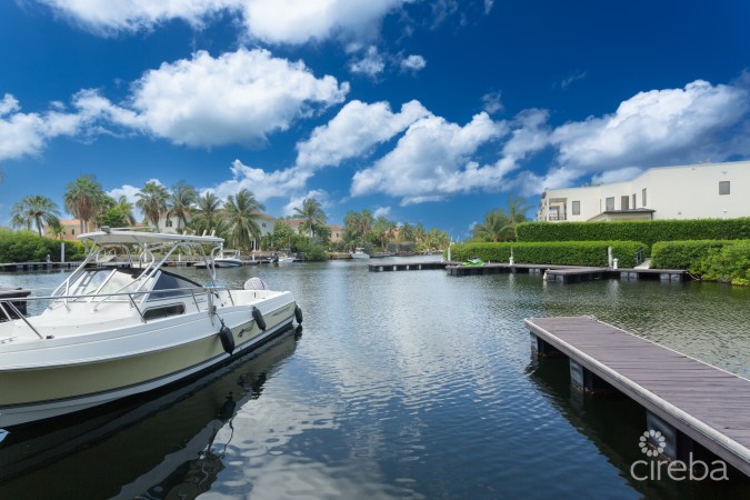 CYPRESS POINTE NORTH - CRYSTAL HARBOUR - LUXURY ONE BED - SEVEN MILE BEACH CORRIDOR
