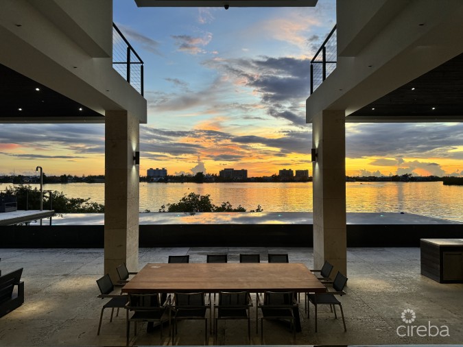 72 LALIQUE PENINSULA QUAY - SERENITY HOUSE IN CRYSTAL HARBOUR