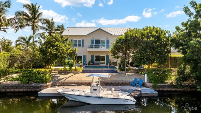 303 BIMINI DRIVE | EXCLUSIVE 5-BED CANALFRONT HOME