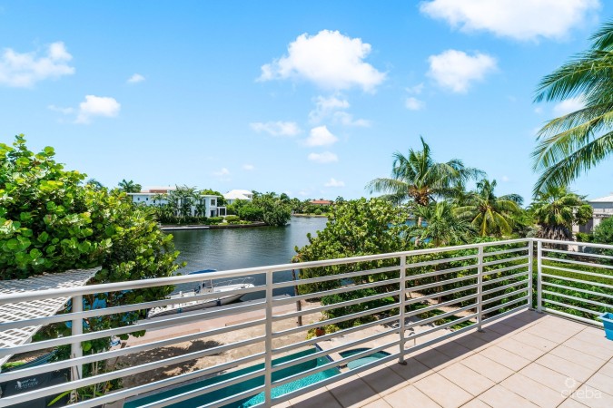 303 BIMINI DRIVE | EXCLUSIVE 5-BED CANALFRONT HOME