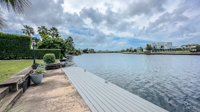 BIMINI DRIVE CANAL FRONT FAMILY HOME