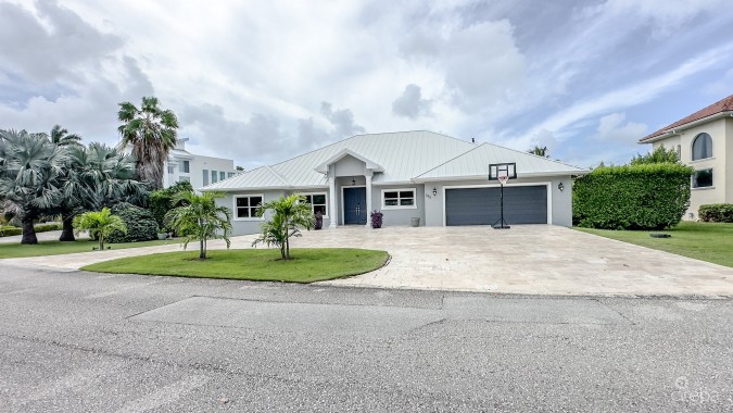 BIMINI DRIVE CANAL FRONT FAMILY HOME