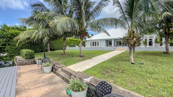 BIMINI DRIVE CANAL FRONT FAMILY HOME