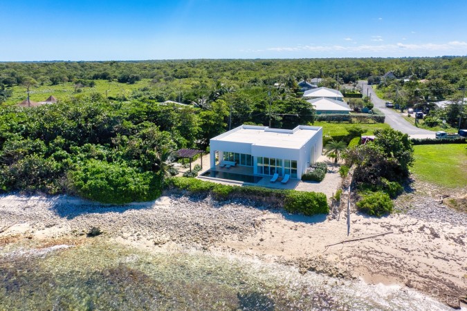 SEASIDE HIDEAWAY - FULLY RENOVATED BEACHFRONT GEM