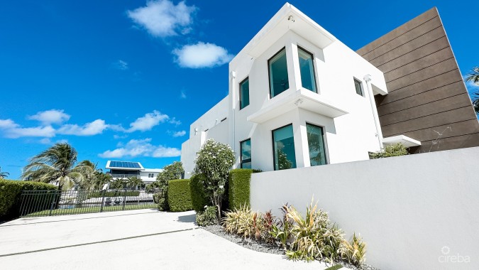 EXQUISITE MODERN FAMILY HOME, CRYSTAL HARBOUR