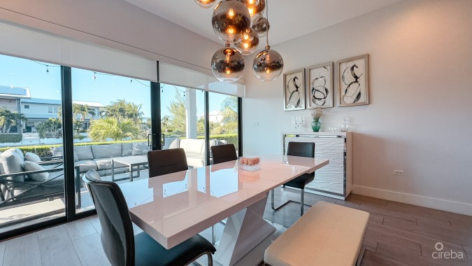 EXQUISITE MODERN FAMILY HOME, CRYSTAL HARBOUR