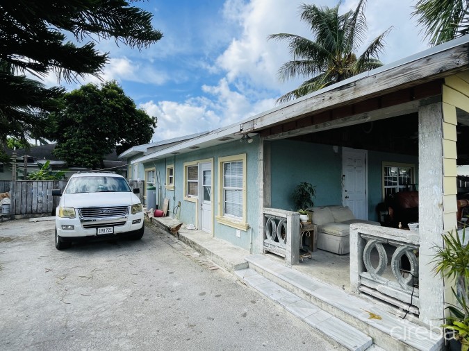 3 BEDROOM HOUSE WITH FOUR ADDITIONAL FLATLETS IN GEORGE TOWN