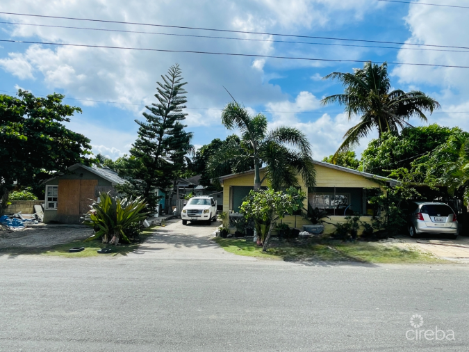 3 BEDROOM HOUSE WITH FOUR ADDITIONAL FLATLETS IN GEORGE TOWN