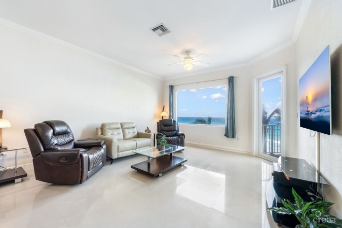 WESTVIEW - PRIME OCEANFRONT 3-BEDROOM RESIDENCE