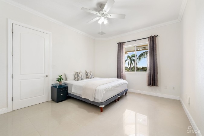 WESTVIEW - PRIME OCEANFRONT 3-BEDROOM RESIDENCE