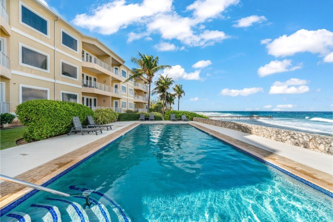 WESTVIEW - PRIME OCEANFRONT 3-BEDROOM RESIDENCE