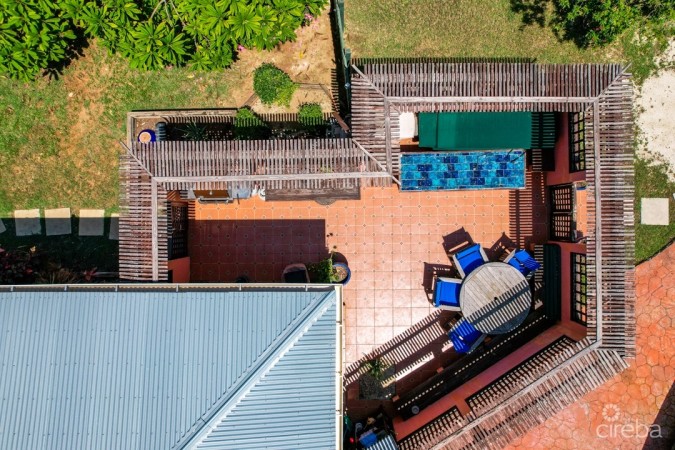 WEST BAY HOME WITH APARTMENT AND POOL