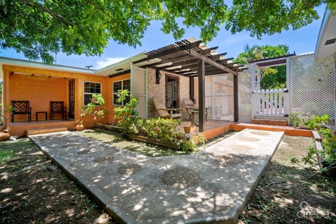 WEST BAY HOME WITH APARTMENT AND POOL