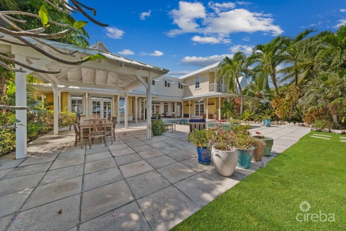 'FRUIT BOWL' - CARIBBEAN CHIC WATERFRONT HOME ON NORTH SOUND