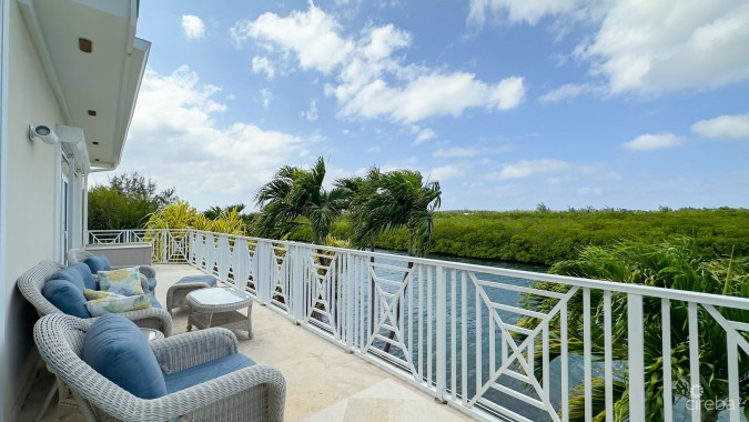 RALEIGH HARBOUR  PENTHOUSE WITH  DOCK