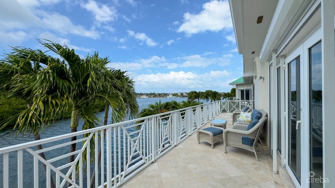 RALEIGH HARBOUR  PENTHOUSE WITH  DOCK