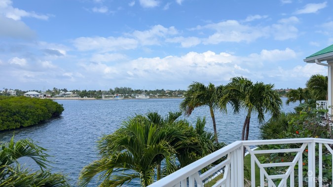 RALEIGH HARBOUR  PENTHOUSE WITH  DOCK