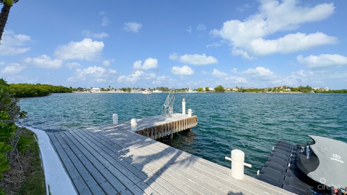 RALEIGH HARBOUR  PENTHOUSE WITH  DOCK